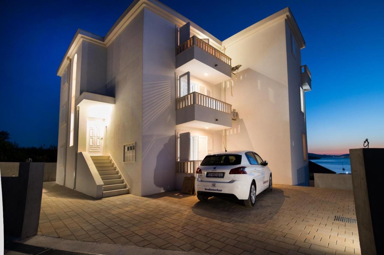 Brand New Aparment With Sea View & Swimming Pool At Ciovo - Villa Fiorentini Trogir Bagian luar foto