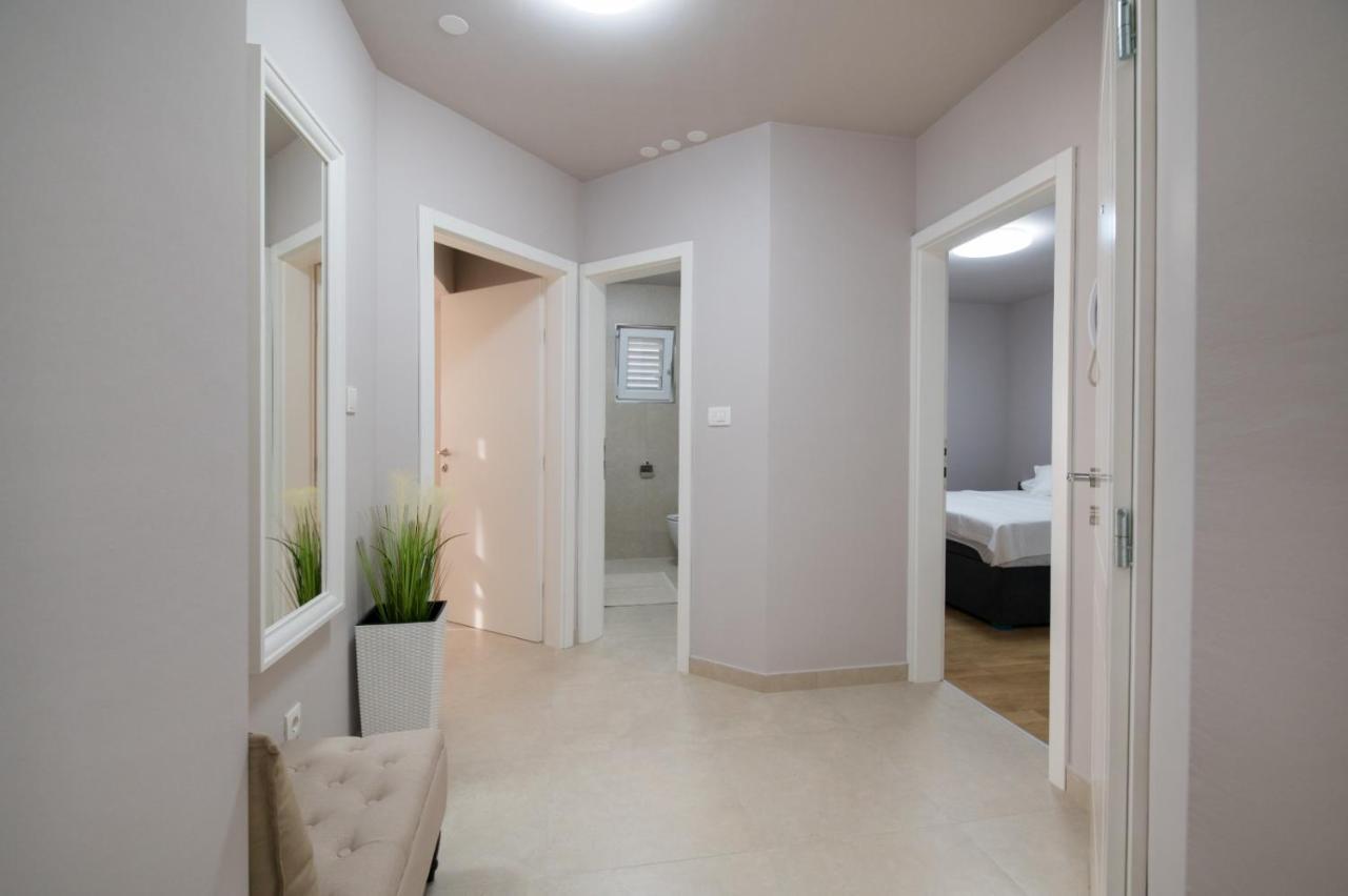 Brand New Aparment With Sea View & Swimming Pool At Ciovo - Villa Fiorentini Trogir Bagian luar foto