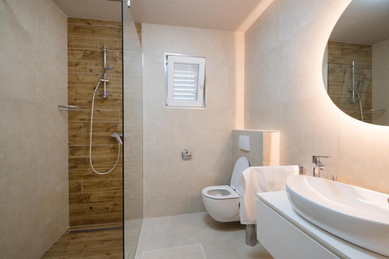 Brand New Aparment With Sea View & Swimming Pool At Ciovo - Villa Fiorentini Trogir Bagian luar foto