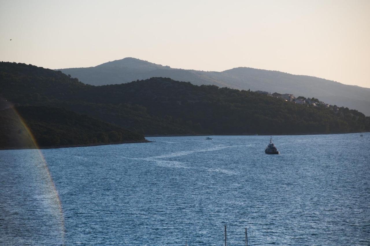 Brand New Aparment With Sea View & Swimming Pool At Ciovo - Villa Fiorentini Trogir Bagian luar foto