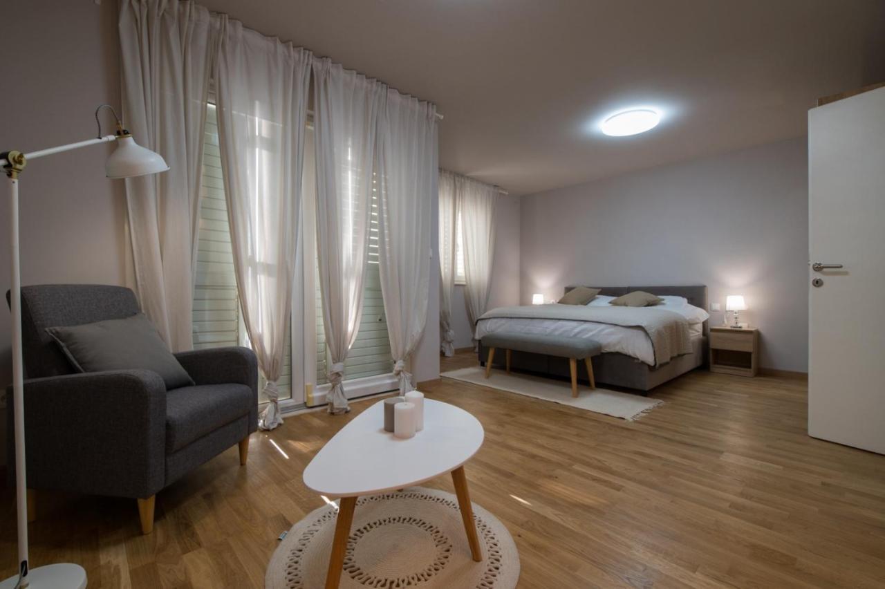 Brand New Aparment With Sea View & Swimming Pool At Ciovo - Villa Fiorentini Trogir Bagian luar foto