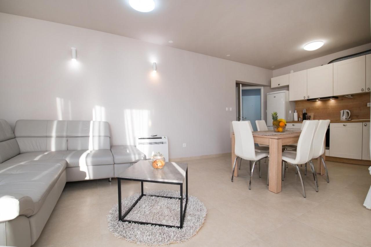 Brand New Aparment With Sea View & Swimming Pool At Ciovo - Villa Fiorentini Trogir Bagian luar foto
